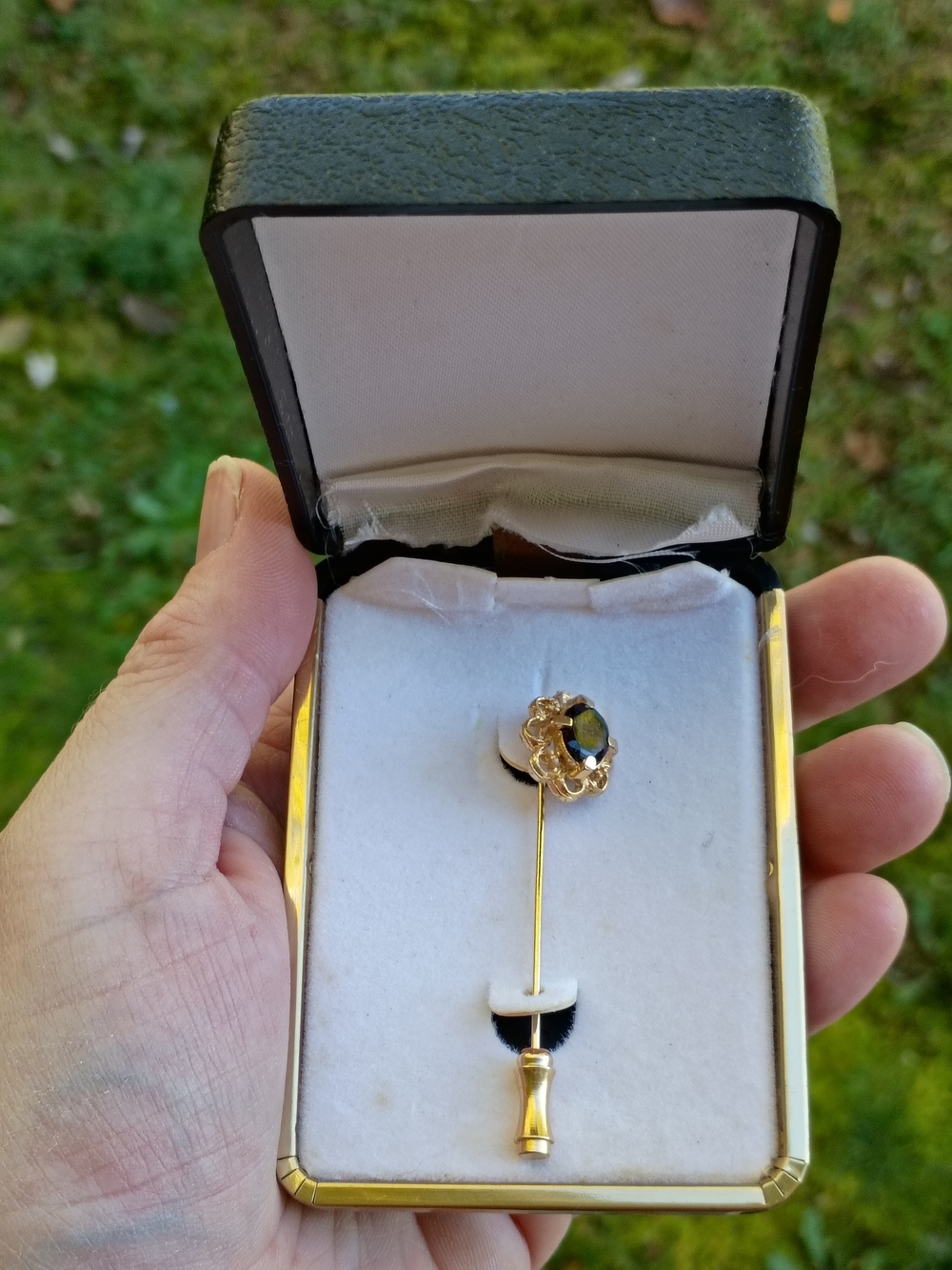 Vtg Beautiful Gold Plated Genuine Garnet Stone Stick Pin Hat Pin Lapel Pin